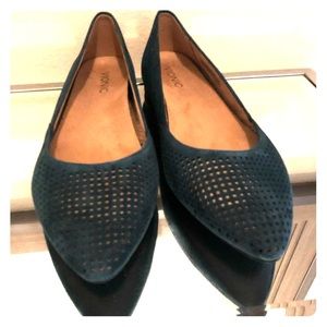 New without box, Vionic flats